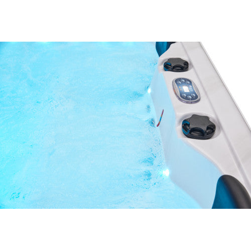 Luxury Spas Social Studio Series 5-Person Hot Tub